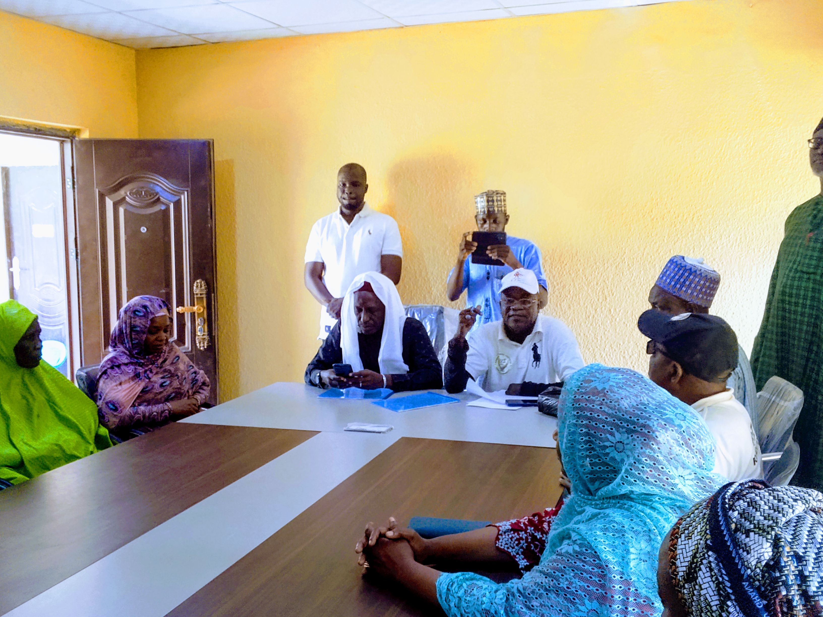 Ƙungiyar KHZ Foundation ta baiwa iyayen marayu da masu buƙata ta musamman su 40 tallafin kuɗi a Kano