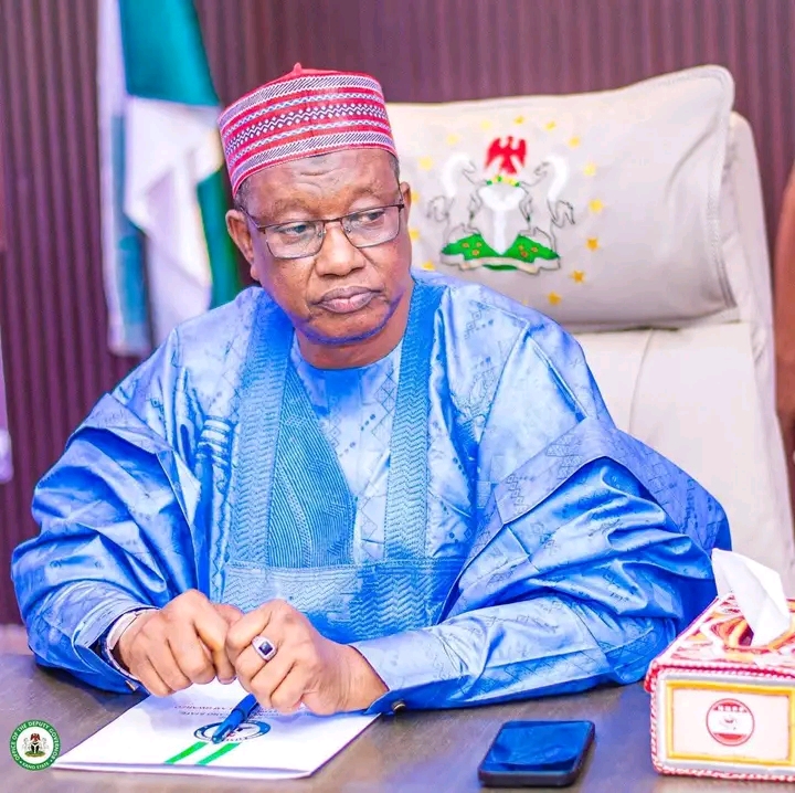 Kotu ta yi watsi da rokon mataimakin gwamnan Kano a kan batun tsige shi daga muƙamunsa